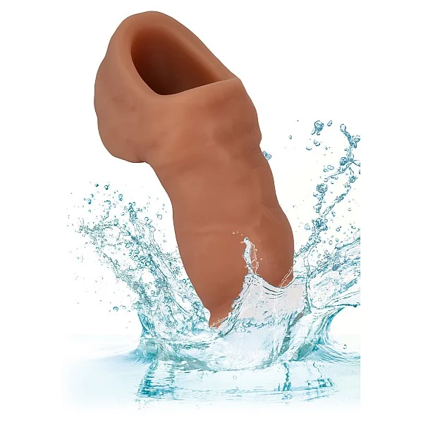 Soft Silicone Stand-To-Pee - Plastuitje - Bruine huidskleur van het merk Packer Gear - Dildo's - online kopen bij Masculum.nl. De discrete online seks-toys en erotisch heren ondergoed winkel voor gay & hetero mannen.