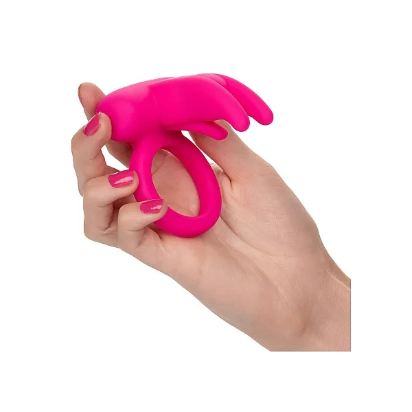 Triple Clit Flicker Recharge - Roze van het merk Couples Enhancers - Vibrerende Cockringen - online kopen bij Masculum.nl. De discrete online seks-toys en erotisch heren ondergoed winkel voor gay & hetero mannen.