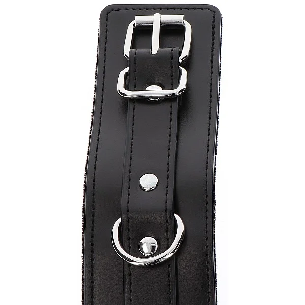 Ankle Cuffs - Zwart van het merk Luxury Bondage Essentials - Boeien - online bestellen bij Masculum.nl. De discrete online seks-toys en erotisch heren ondergoed winkel voor gay & hetero mannen.