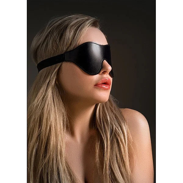 Intense Dark Blindfold - Zwart van het merk Luxury Bondage Essentials -  - online bestellen bij Masculum.nl. De discrete online seks-toys en erotisch heren ondergoed winkel voor gay & hetero mannen.