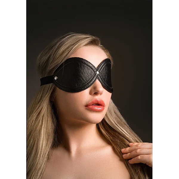 Infinity Blindfold - Zwart van het merk Luxury Bondage Essentials -  - online bestellen bij Masculum.nl. De discrete online seks-toys en erotisch heren ondergoed winkel voor gay & hetero mannen.
