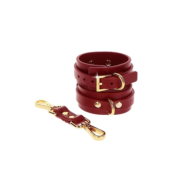 Ankle Cuffs - Rood van het merk Bondage in Luxury - Boeien - online bestellen bij Masculum.nl. De discrete online seks-toys en erotisch heren ondergoed winkel voor gay & hetero mannen.