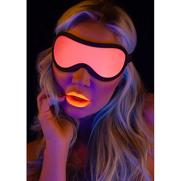 Blindfold - Roze van het merk Glow In the Dark - Bondage Maskers - online kopen bij Masculum.nl. De discrete online seks-toys en erotisch heren ondergoed winkel voor gay & hetero mannen.