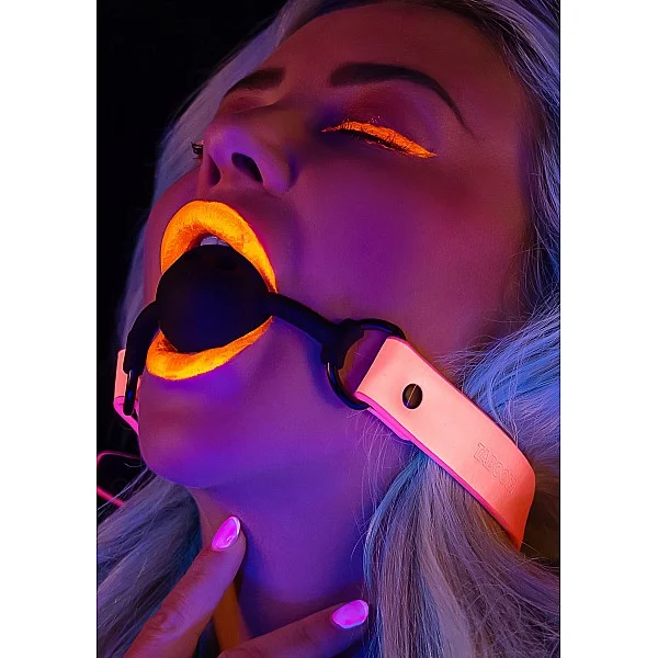 Ball Gag - Roze van het merk Glow In the Dark - Ball Gags - online kopen bij Masculum.nl. De discrete online seks-toys en erotisch heren ondergoed winkel voor gay & hetero mannen.