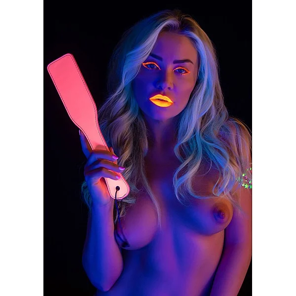 Paddle - Roze van het merk Glow In the Dark - Paddles - online kopen bij Masculum.nl. De discrete online seks-toys en erotisch heren ondergoed winkel voor gay & hetero mannen.