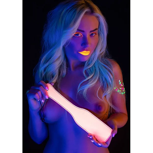 Paddle - Roze van het merk Glow In the Dark - Paddles - online kopen bij Masculum.nl. De discrete online seks-toys en erotisch heren ondergoed winkel voor gay & hetero mannen.