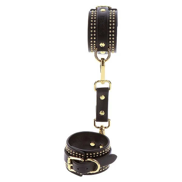 Studded Wrist Cuffs Set - Zwart van het merk Vogue - Boeien - online kopen bij Masculum.nl. De discrete online seks-toys en erotisch heren ondergoed winkel voor gay & hetero mannen.
