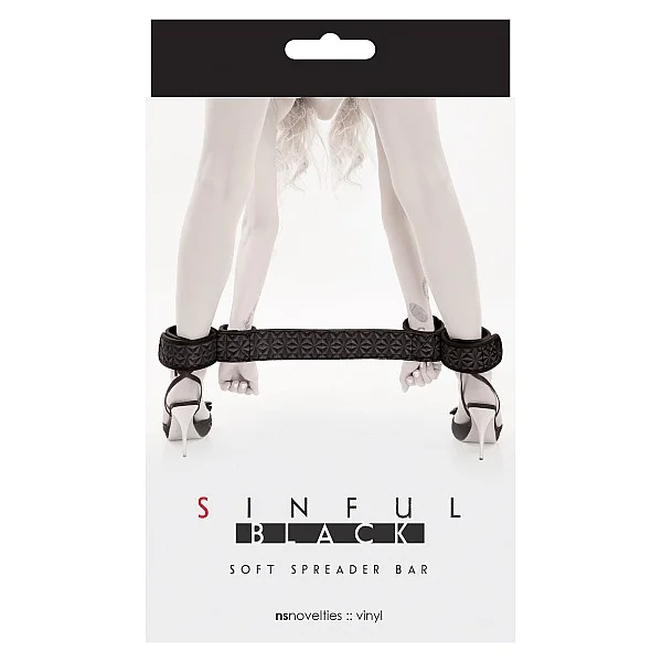 Soft Spreader Bar - Zwart van het merk Sinful - Spreidstangen - online kopen bij Masculum.nl. De discrete online seks-toys en erotisch heren ondergoed winkel voor gay & hetero mannen.