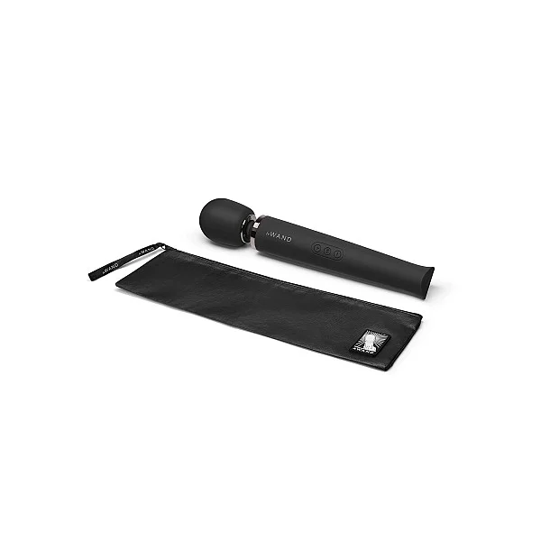 Le Wand Rechargeable Massager - Zwart van het merk Le Wand - Wand Massagers - online kopen bij Masculum.nl. De discrete online seks-toys en erotisch heren ondergoed winkel voor gay & hetero mannen.