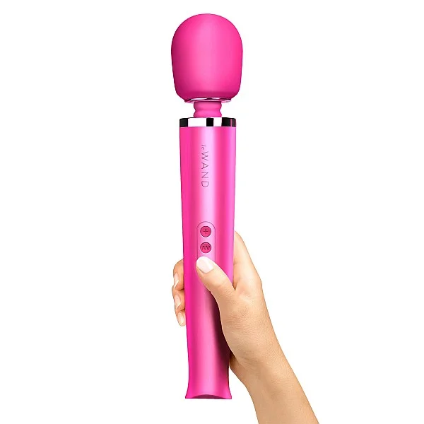 Le Wand Rechargeable Massager - Roze van het merk Le Wand - Wand Massagers - online bestellen bij Masculum.nl. De discrete online seks-toys en erotisch heren ondergoed winkel voor gay & hetero mannen.