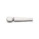 Le Wand Rechargeable Massager - Wit van het merk Le Wand - Wand Massagers - online bestellen bij Masculum.nl. De discrete online seks-toys en erotisch heren ondergoed winkel voor gay & hetero mannen.