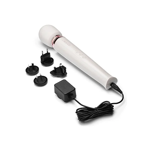 Le Wand Rechargeable Massager - Wit van het merk Le Wand - Wand Massagers - online bestellen bij Masculum.nl. De discrete online seks-toys en erotisch heren ondergoed winkel voor gay & hetero mannen.