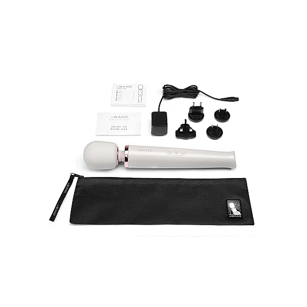 Le Wand Rechargeable Massager - Wit van het merk Le Wand - Wand Massagers - online bestellen bij Masculum.nl. De discrete online seks-toys en erotisch heren ondergoed winkel voor gay & hetero mannen.