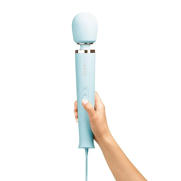 Le Wand Plugin Massager - Blauw van het merk Le Wand - Wand Massagers - online kopen bij Masculum.nl. De discrete online seks-toys en erotisch heren ondergoed winkel voor gay & hetero mannen.
