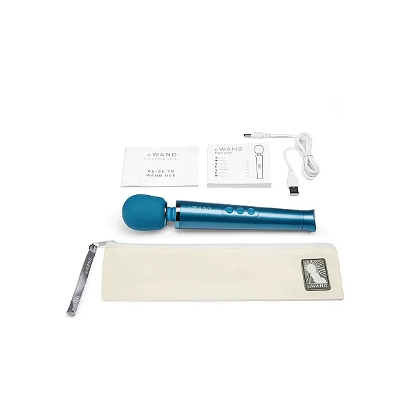 Le Wand Petite Rechargeable - Blauw van het merk Le Wand - Wand Massagers - online bestellen bij Masculum.nl. De discrete online seks-toys en erotisch heren ondergoed winkel voor gay & hetero mannen.