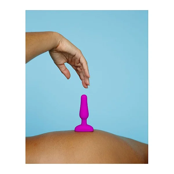 B-Vibe Novice Plug - Fuchsia van het merk b-Vibe - Buttplugs - online bestellen bij Masculum.nl. De discrete online seks-toys en erotisch heren ondergoed winkel voor gay & hetero mannen.
