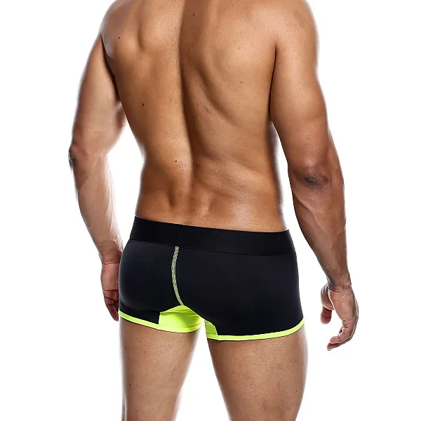 MaleBasics Neon Trunk - Geel van het merk Malebasics - Heren Lingerie - online bestellen bij Masculum.nl. De discrete online seks-toys en erotisch heren ondergoed winkel voor gay & hetero mannen.