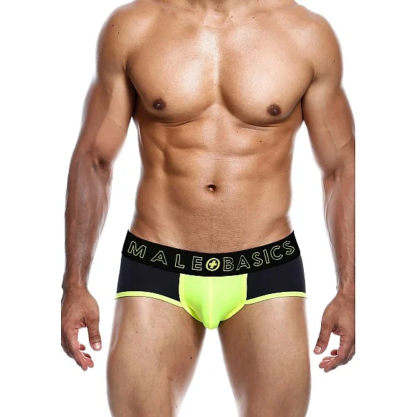 MaleBasics Neon Brief - Geel van het merk Malebasics - Heren Lingerie - online kopen bij Masculum.nl. De discrete online seks-toys en erotisch heren ondergoed winkel voor gay & hetero mannen.