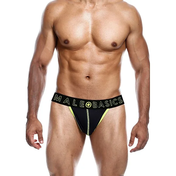MaleBasics Neon Thong - Geel van het merk Malebasics - Heren Lingerie - online kopen bij Masculum.nl. De discrete online seks-toys en erotisch heren ondergoed winkel voor gay & hetero mannen.