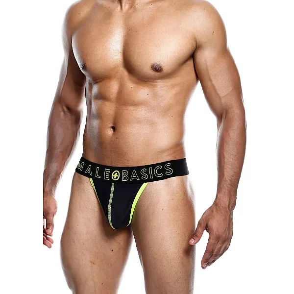 MaleBasics Neon Thong - Geel van het merk Malebasics - Heren Lingerie - online kopen bij Masculum.nl. De discrete online seks-toys en erotisch heren ondergoed winkel voor gay & hetero mannen.