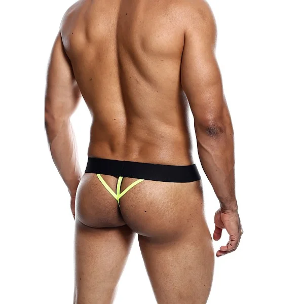 MaleBasics Neon Thong - Geel van het merk Malebasics - Heren Lingerie - online kopen bij Masculum.nl. De discrete online seks-toys en erotisch heren ondergoed winkel voor gay & hetero mannen.