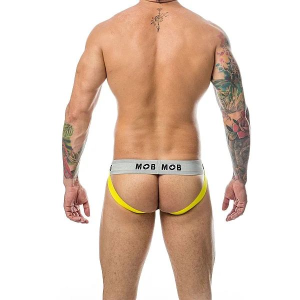 MOB Stripe Classic Jock - Geel van het merk MOB Eroticwear - Heren Lingerie - online kopen bij Masculum.nl. De discrete online seks-toys en erotisch heren ondergoed winkel voor gay & hetero mannen.
