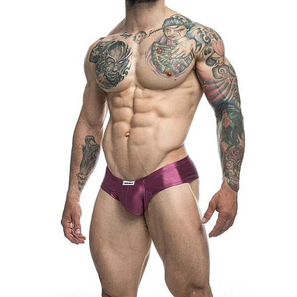 J+S Cheek Bikini - Fuchsia van het merk Justin+Simon - Heren Lingerie - online kopen bij Masculum.nl. De discrete online seks-toys en erotisch heren ondergoed winkel voor gay & hetero mannen.