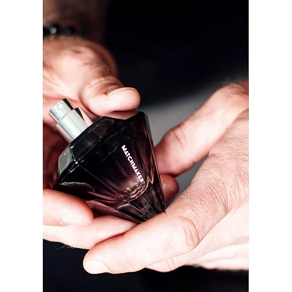 Black Diamond Attract Her 30ml - Black Diamond van het merk Matchmaker - Feromonen Parfum - online bestellen bij Masculum.nl. De discrete online seks-toys en erotisch heren ondergoed winkel voor gay & hetero mannen.