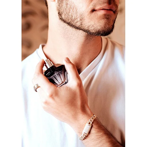 Pheromone Attract Him 30ml - Black Diamond van het merk Matchmaker - Feromonen Parfum - online bestellen bij Masculum.nl. De discrete online seks-toys en erotisch heren ondergoed winkel voor gay & hetero mannen.