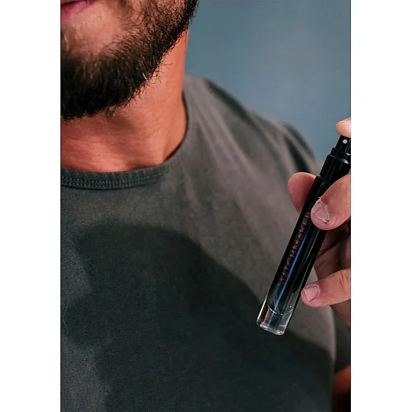 Pheromone Attract Him 10ml - Black Diamond van het merk Matchmaker - Feromonen Parfum - online kopen bij Masculum.nl. De discrete online seks-toys en erotisch heren ondergoed winkel voor gay & hetero mannen.