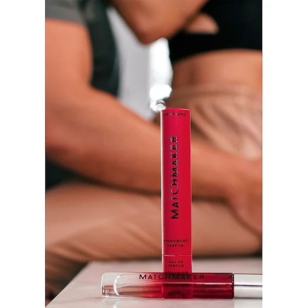 Red Diamond Attract Her 10ml - Red Diamond van het merk Matchmaker - Feromonen Parfum - online bestellen bij Masculum.nl. De discrete online seks-toys en erotisch heren ondergoed winkel voor gay & hetero mannen.