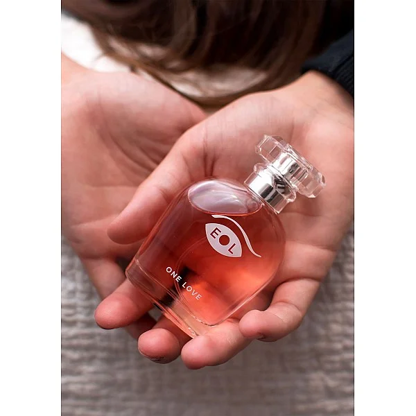 Pheromone Attract Him 50ml - One Love van het merk Eye Of Love - Feromonen Parfum - online bestellen bij Masculum.nl. De discrete online seks-toys en erotisch heren ondergoed winkel voor gay & hetero mannen.