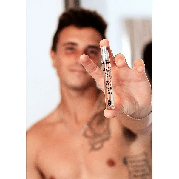 Pheromone Attract Her 10ml - Confidence van het merk Eye Of Love - Feromonen Parfum - online bestellen bij Masculum.nl. De discrete online seks-toys en erotisch heren ondergoed winkel voor gay & hetero mannen.