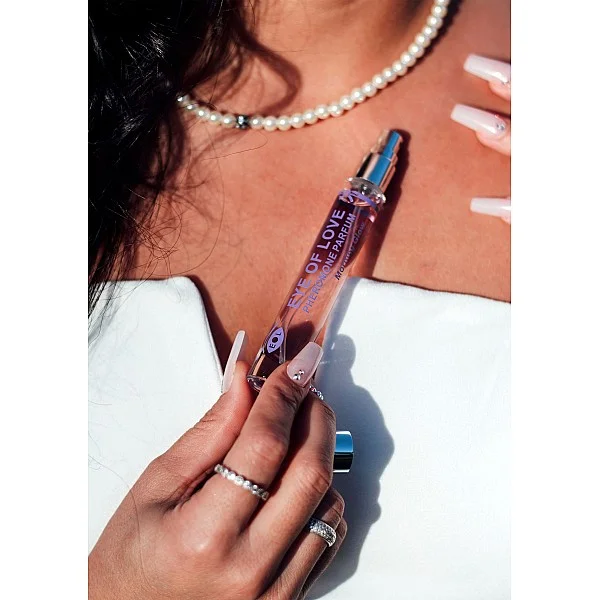 Pheromone Attract Him 10ml - Morning Glow van het merk Eye Of Love - Feromonen Parfum - online kopen bij Masculum.nl. De discrete online seks-toys en erotisch heren ondergoed winkel voor gay & hetero mannen.