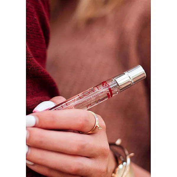 Pheromone Attract Him 10ml - One Love van het merk Eye Of Love - Feromonen Parfum - online bestellen bij Masculum.nl. De discrete online seks-toys en erotisch heren ondergoed winkel voor gay & hetero mannen.